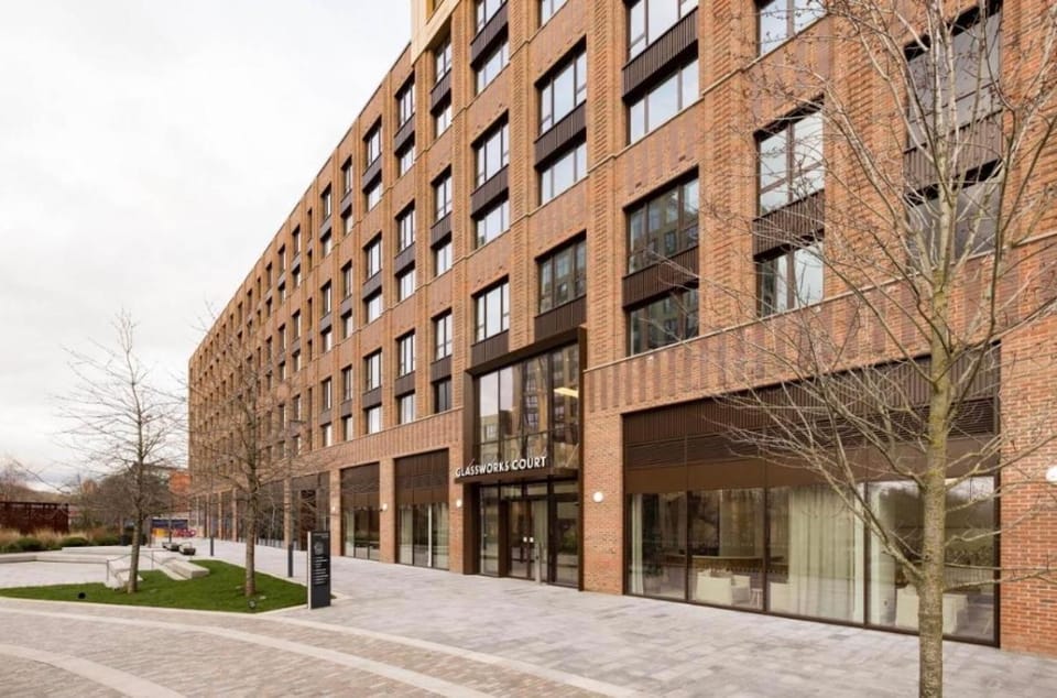 Modern large studio at facilities Apartment in London Borough of Ealing