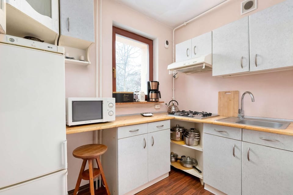 Coffee/tea facilities, Kitchen or kitchenette, oven, stove