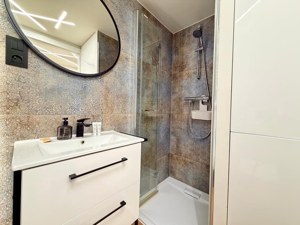Shower, Bathroom