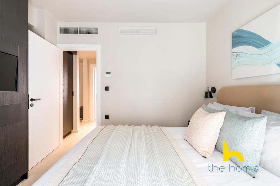 Spacious 2-BDR APT, Fast WIFI & Near Metro! Apartment in Athens