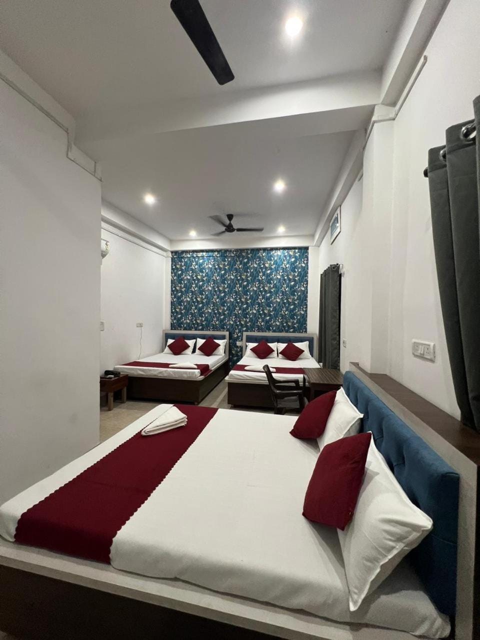 Bed, Photo of the whole room, Bedroom, air conditioner