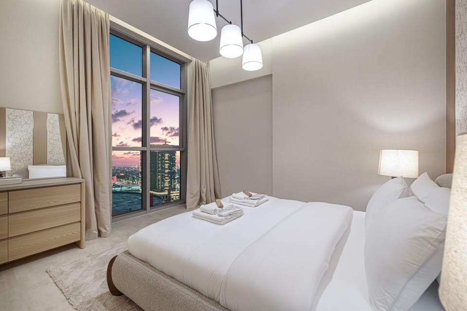 Nearby landmark, Bed, View (from property/room), Photo of the whole room, Bedroom, City view, Landmark view, Street view