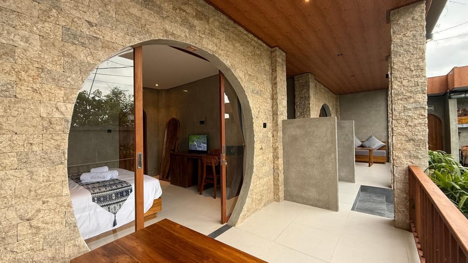 Property building, Day, Balcony/Terrace