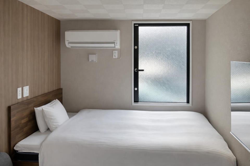 Bed, Photo of the whole room, air conditioner