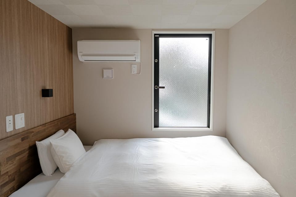 Bed, Photo of the whole room, air conditioner