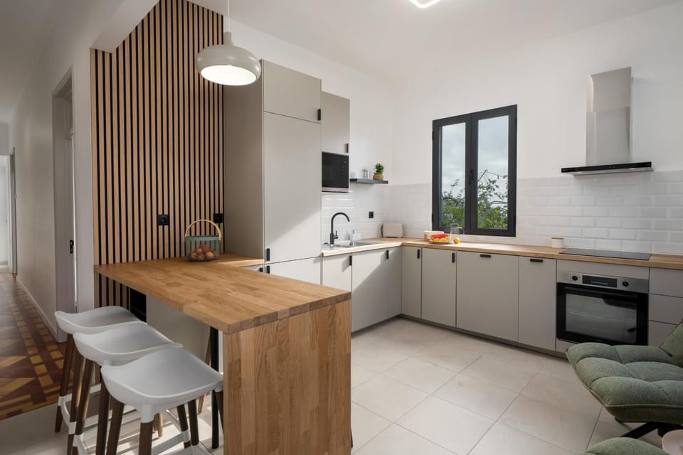 Kitchen or kitchenette, oven, stove