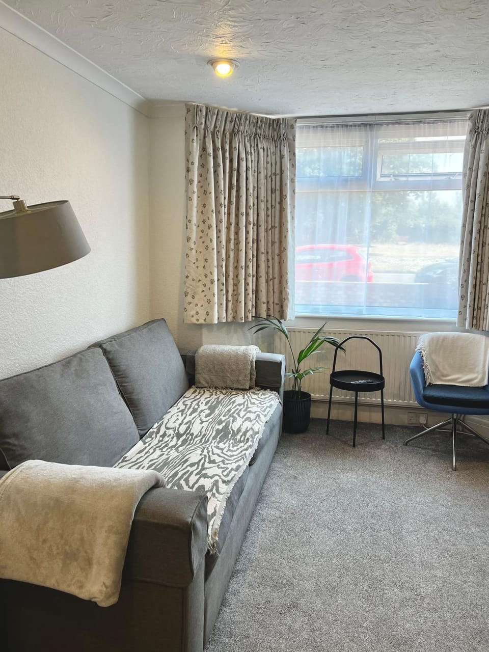 Harry Potter Studios Bungalow and Private Garden with Parking Apartment in Watford