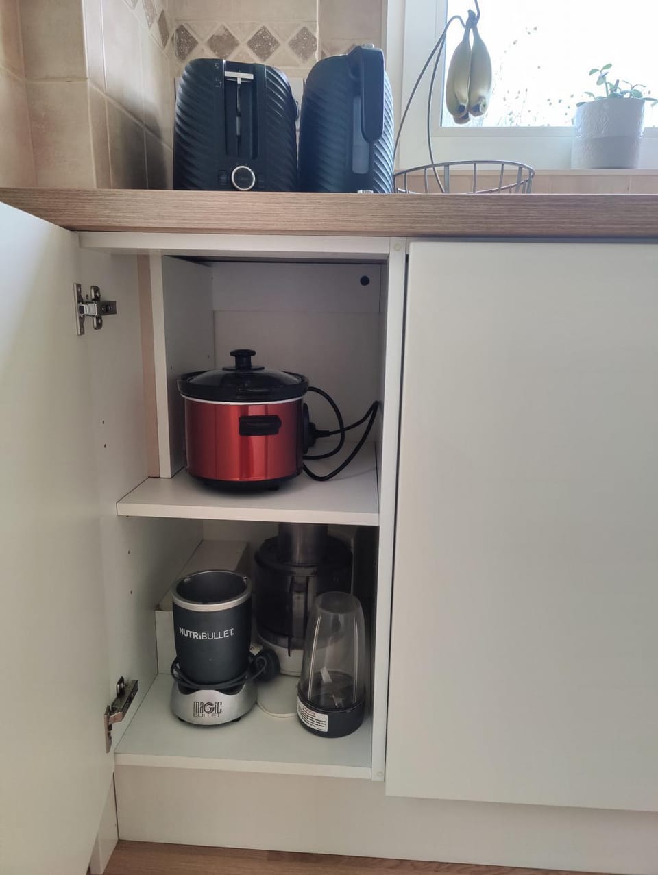 Kitchen or kitchenette, Food, microwave