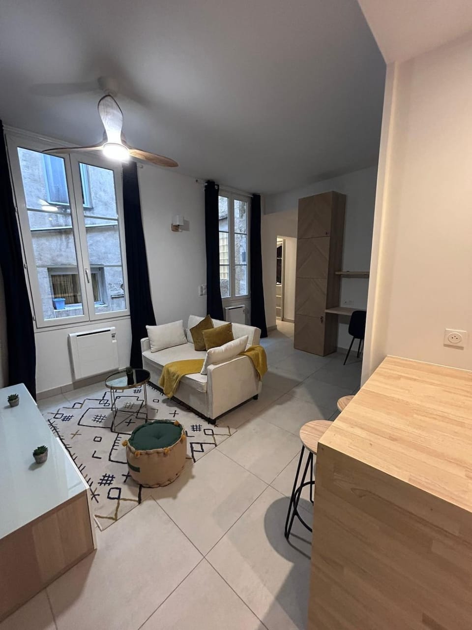 Seating area, Dining area