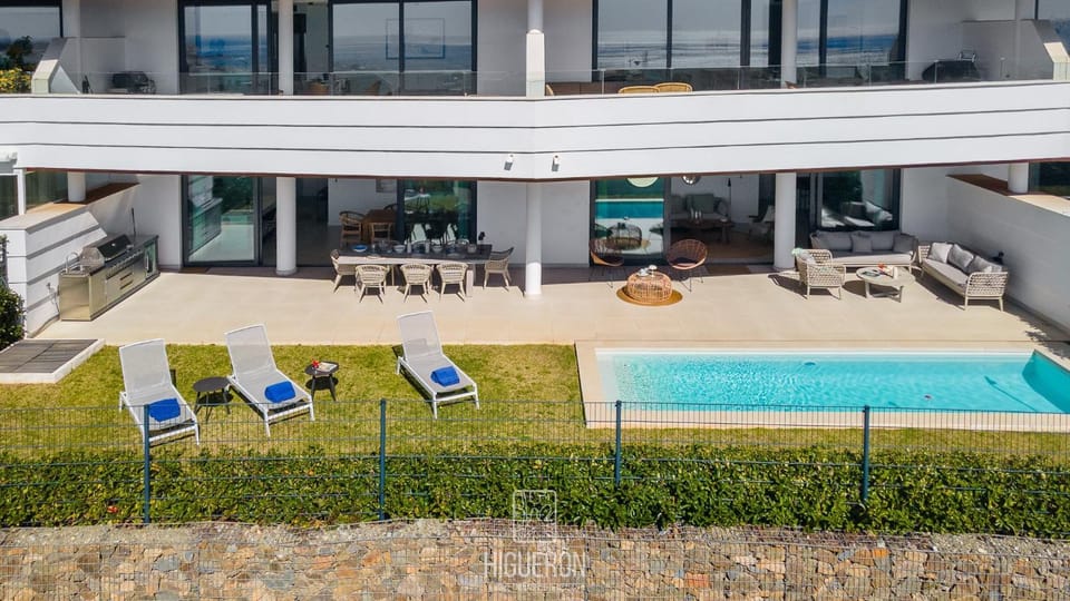 Day, Balcony/Terrace, Pool view, Swimming pool, sunbed