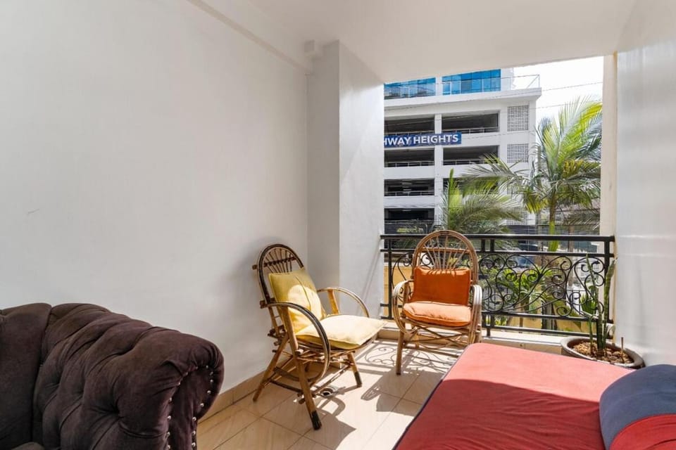 Elegant and Unique 4-BR, Pool, Gym, Free Parking, Bar, Lift, Restaurant Apartment in Nairobi County