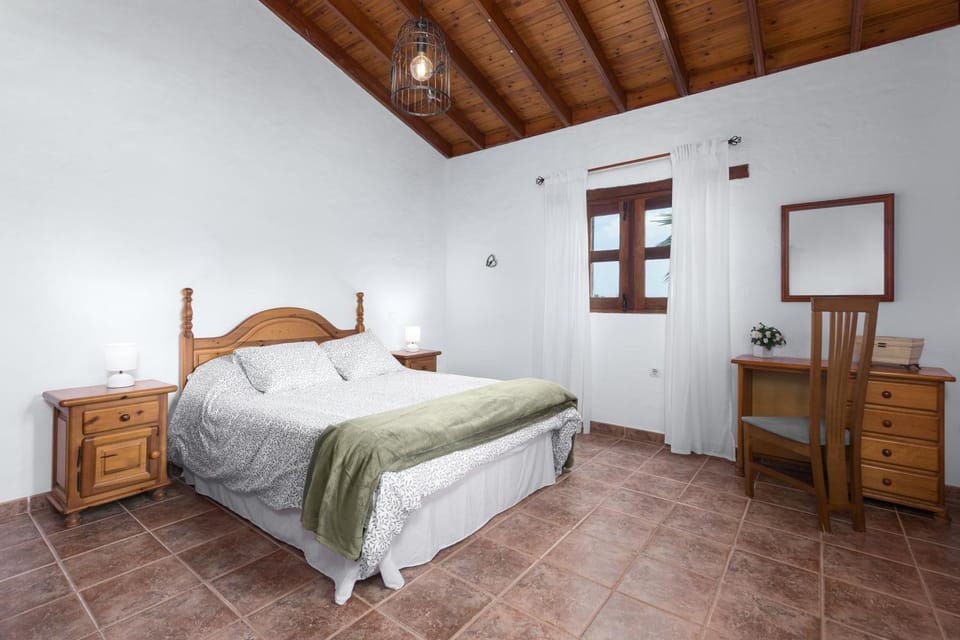 Home2Book Casa María Rustic Escape in Villaverde House in Maxorata
