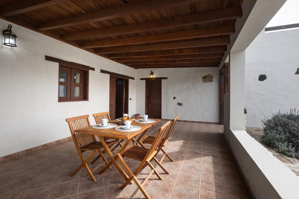 Home2Book Casa María Rustic Escape in Villaverde House in Maxorata