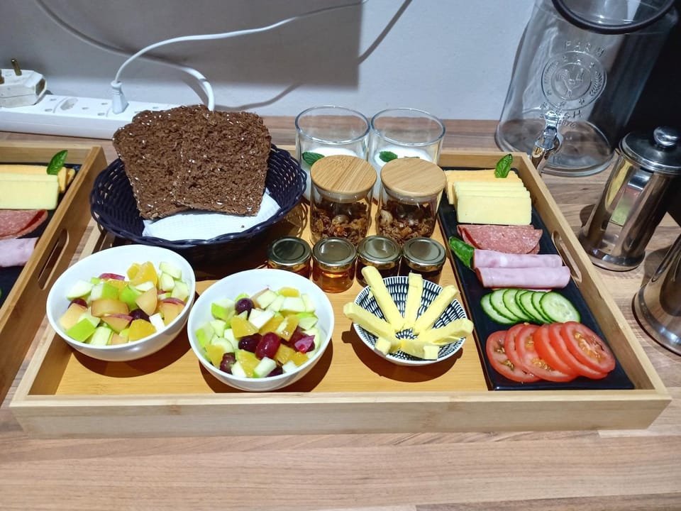 Food and drinks, Food, Breakfast, Continental breakfast