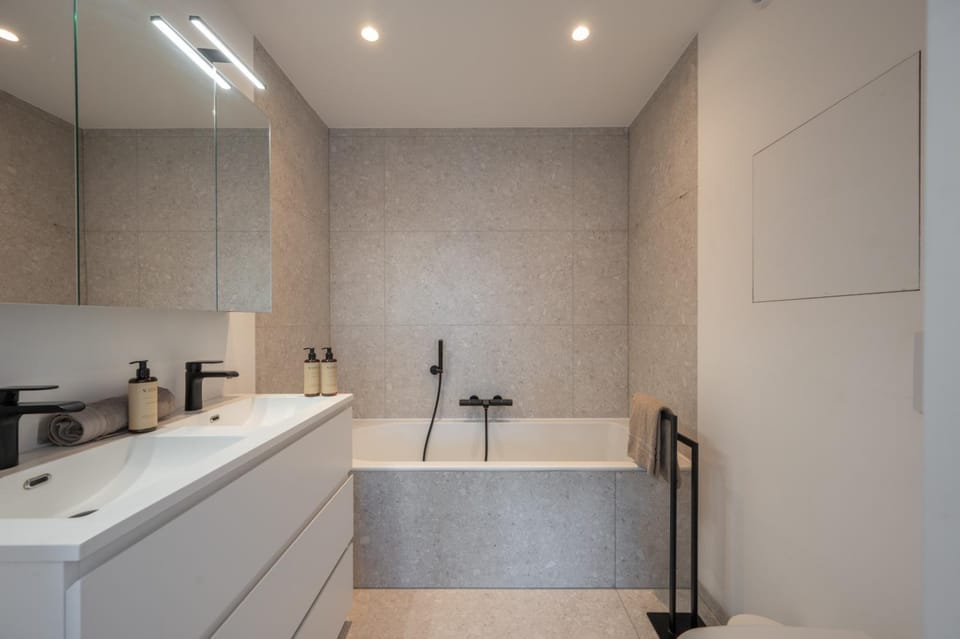Bathroom, Bath