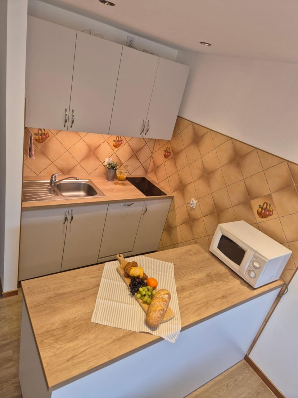 Kitchen or kitchenette, microwave, oven, stove