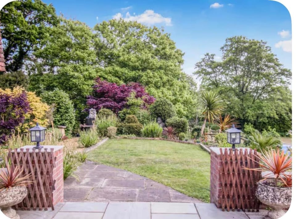 Castle Hill Guest House House in Burley