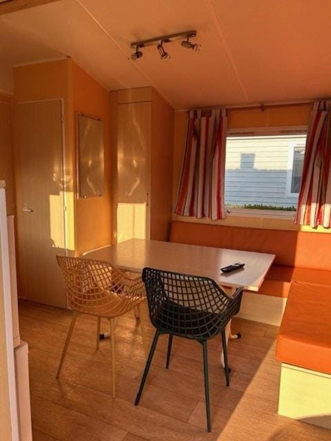 Mobilhome 3 bedrooms Camping Scheldeoord Chalet in Zeeland, Netherlands
