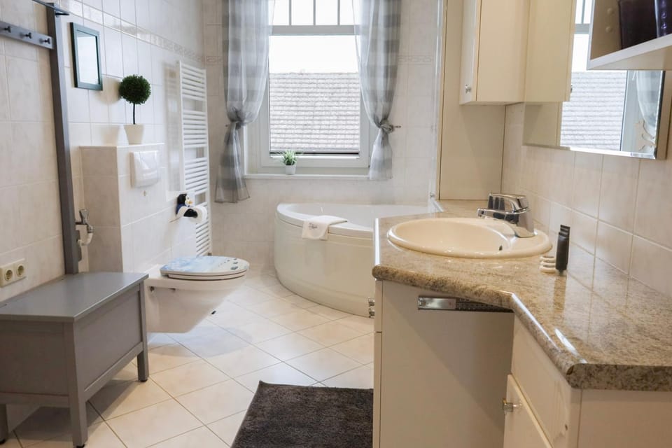 Toilet, Bathroom, Bath