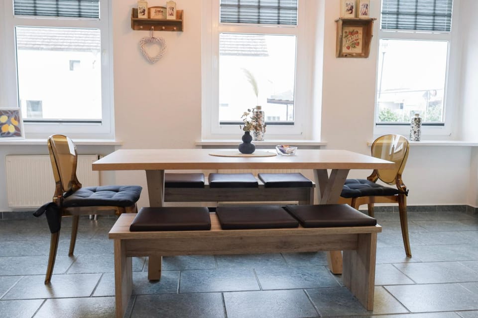 Seating area, Dining area