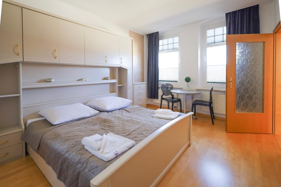 Bed, Photo of the whole room, Bedroom, towels, wardrobe