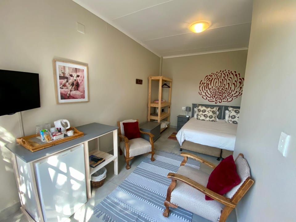 Photo of the whole room, Seating area