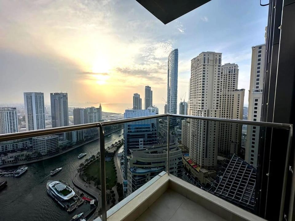 Stylish 1BR in Sparkle Towers Dubai Marina Escape Apartment in Dubai
