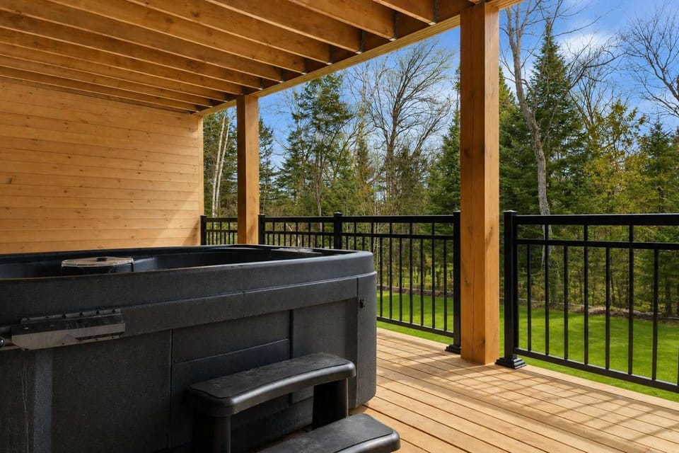 Spa - River - Game Room - Le Belvedere Chalet in Mont-Tremblant