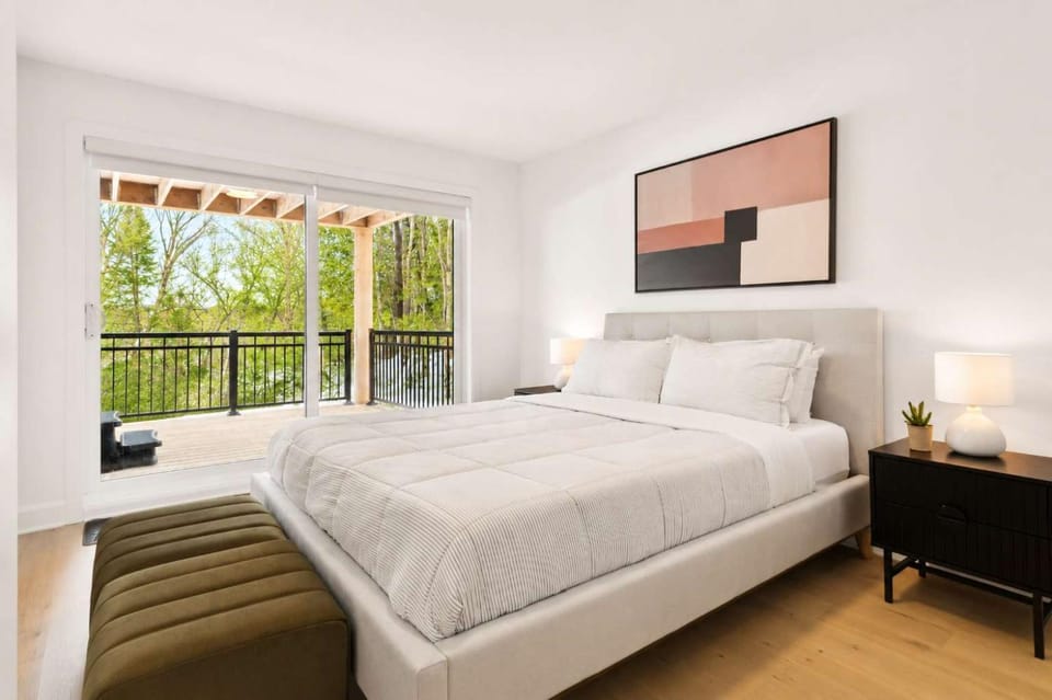 Spa - River - Game Room - Le Belvedere Chalet in Mont-Tremblant