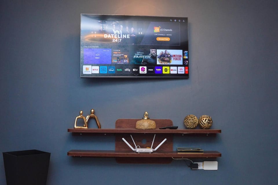 Communal lounge/ TV room, TV and multimedia, Living room