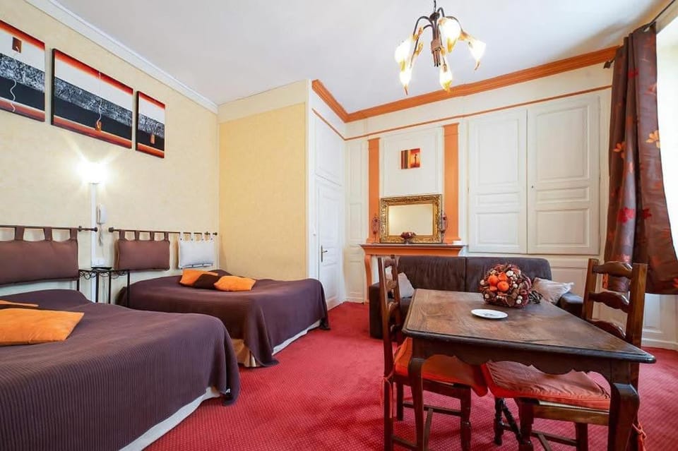 Hôtel Les Platanes Hotel in Nouvelle-Aquitaine