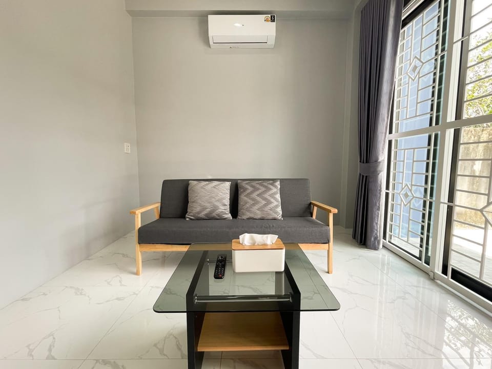 Living room, Seating area, air conditioner