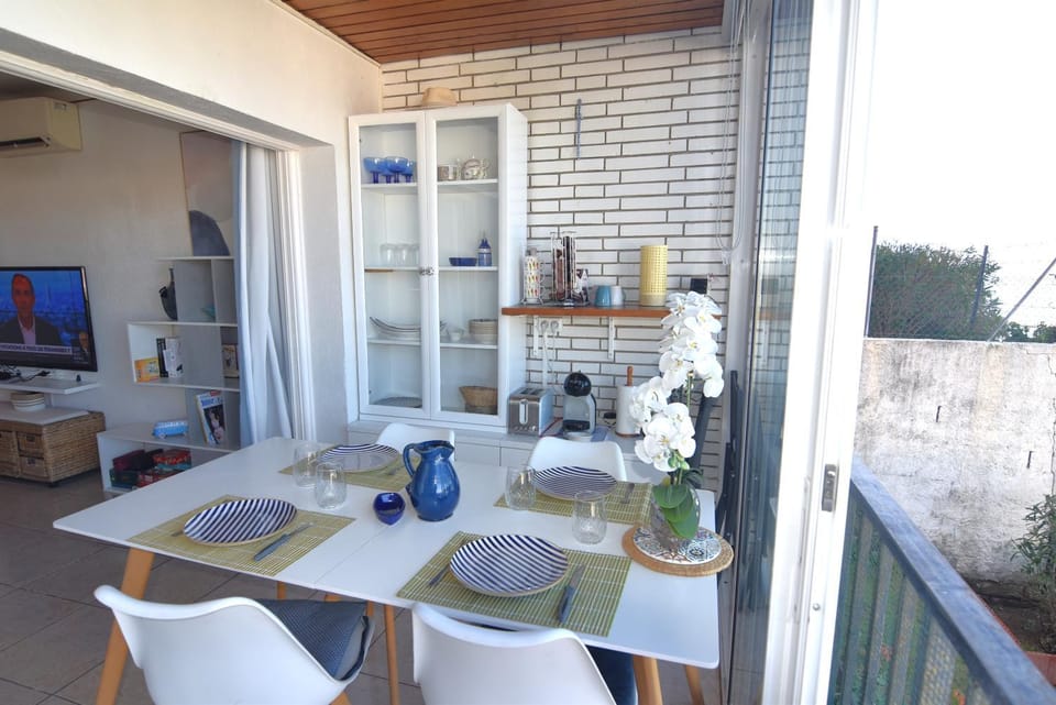 Balcony/Terrace, Dining area, toaster