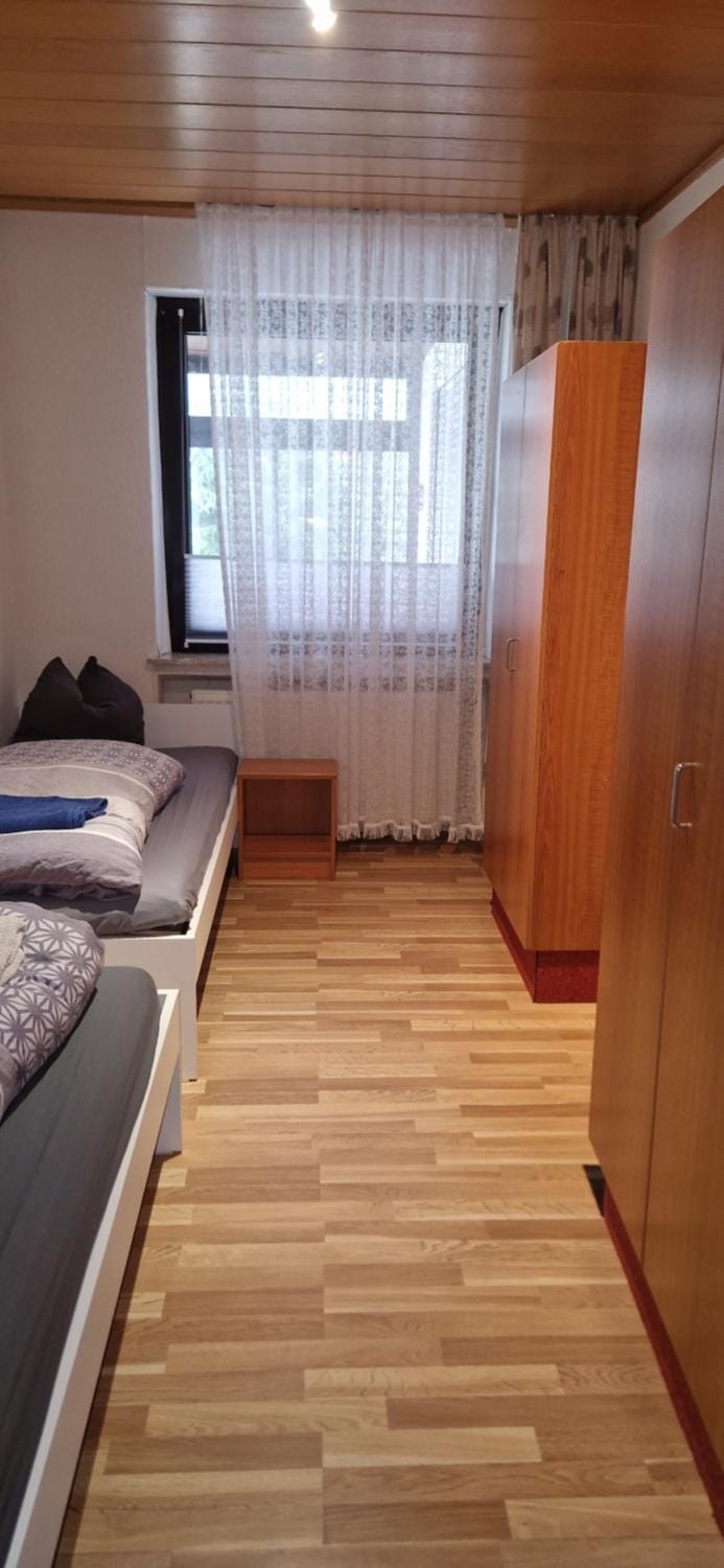 Ruhige zentral gelegene Fewo mit 4 Schlafzimmern für Monteure in Ingelheim am Rhein Apartment in Mainz-Bingen