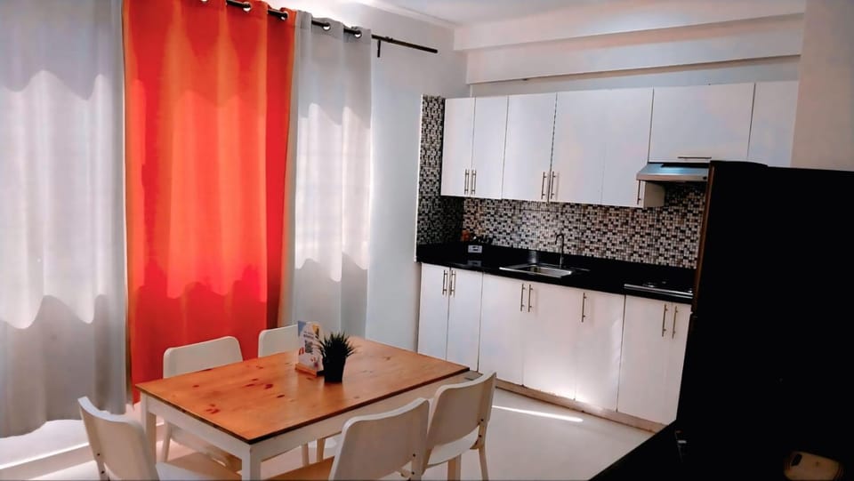 Kitchen or kitchenette, Dining area, stove