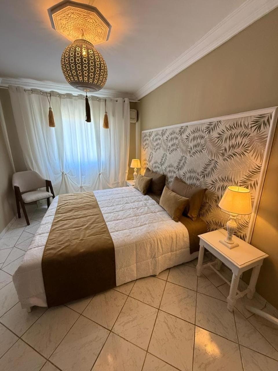 Photo of the whole room, Bedroom