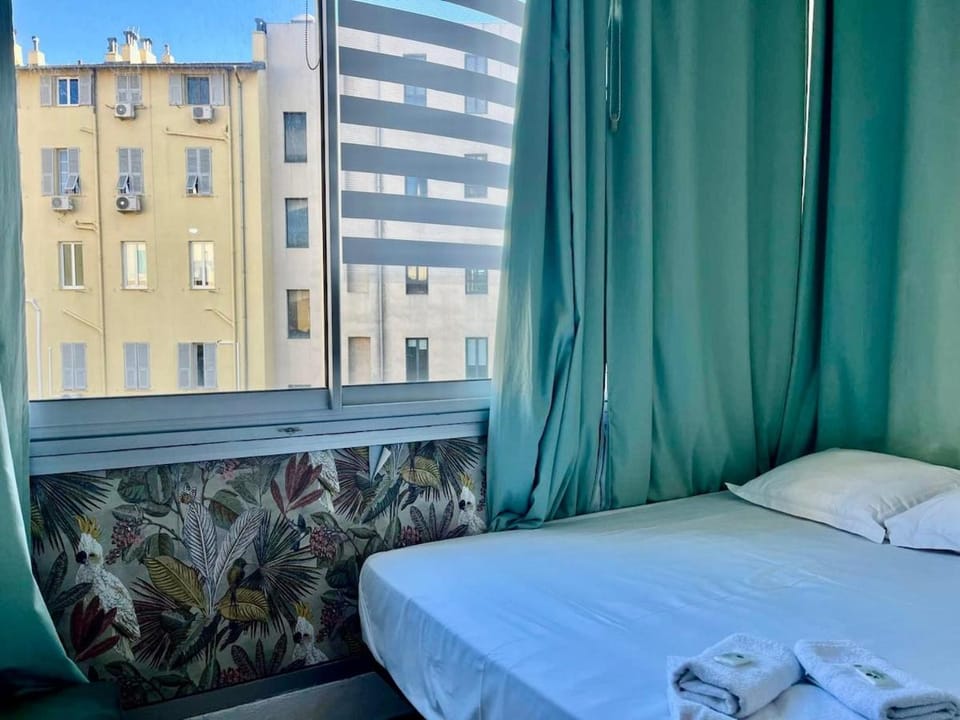 Nice Center Quiet Apartment Pedestrian Street Near Promenade 4 Sleeps Apartment in Nice