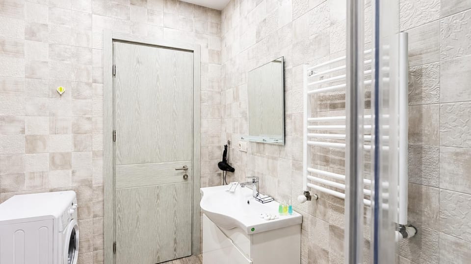 Bathroom, towels