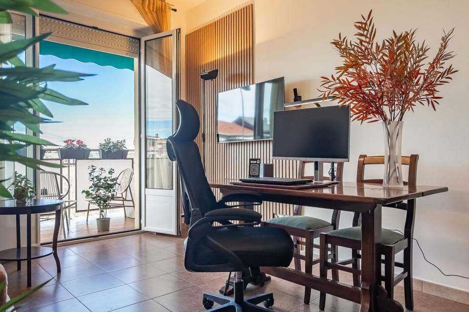 TV and multimedia, View (from property/room), Seating area, Dining area