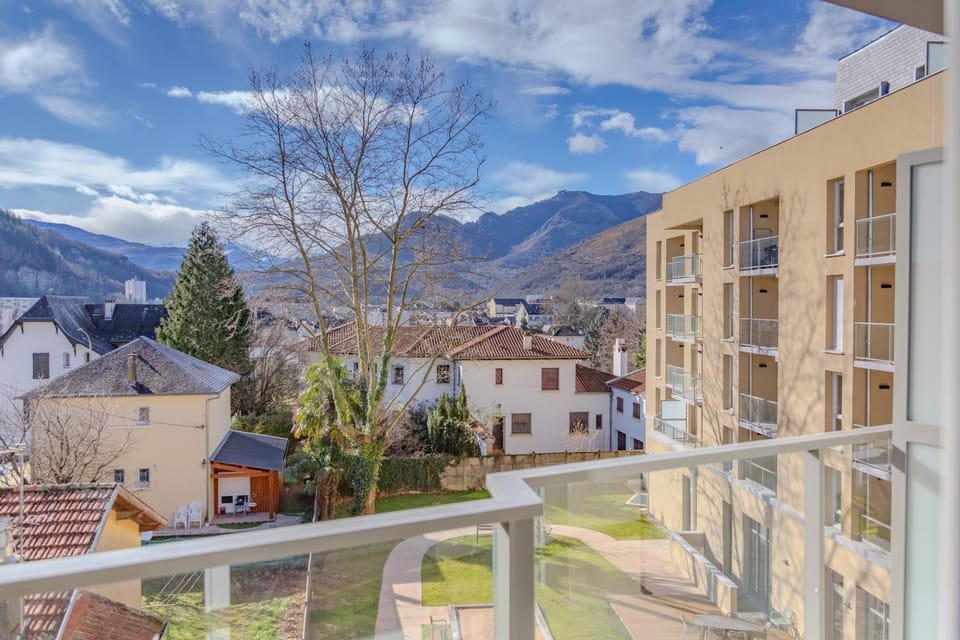 View (from property/room), City view, Mountain view
