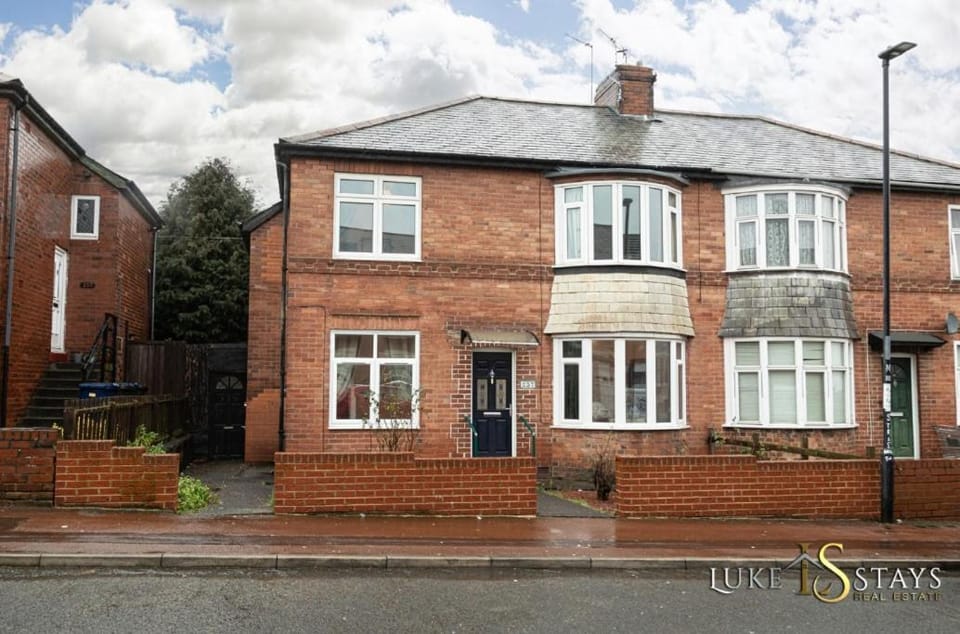 Luke Stays - Grace Street Apartment in Newcastle upon Tyne