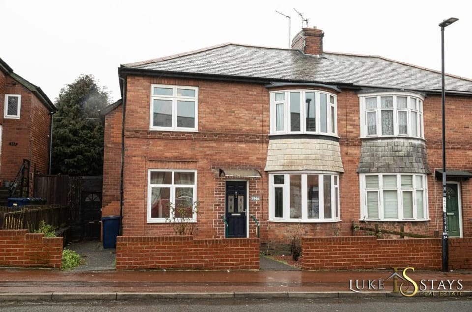 Luke Stays - Grace Street Apartment in Newcastle upon Tyne