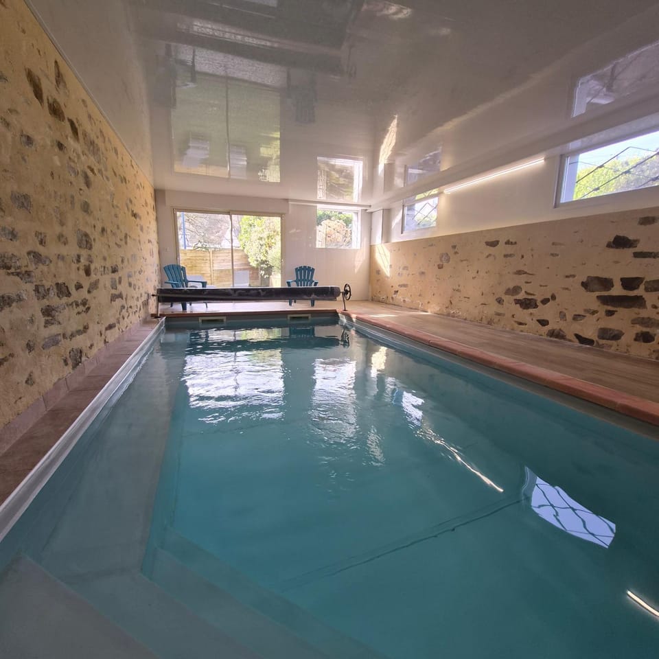 "La Villa du Cap" avec piscine intérieur, billard et à 5 minutes de la plage et des commerces! Villa in Fouesnant