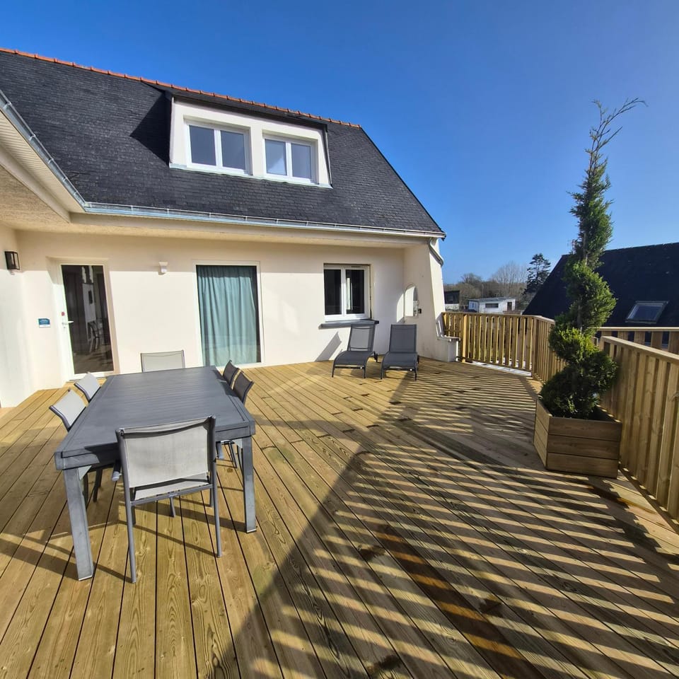 "La Villa du Cap" avec piscine intérieur, billard et à 5 minutes de la plage et des commerces! Villa in Fouesnant