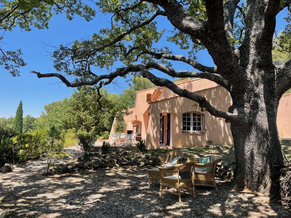 Mas provençal avec piscine Villa in French Riviera