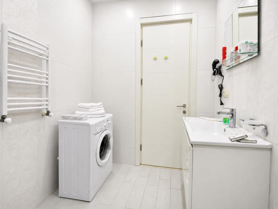 Bathroom, towels