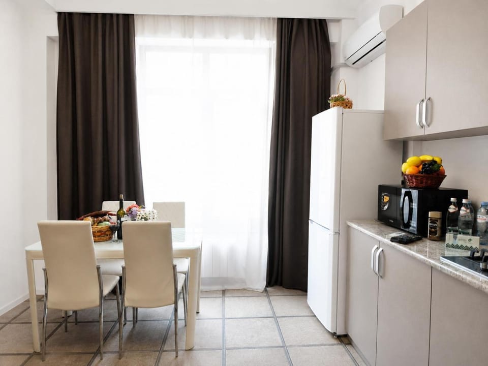 Kitchen or kitchenette, Living room