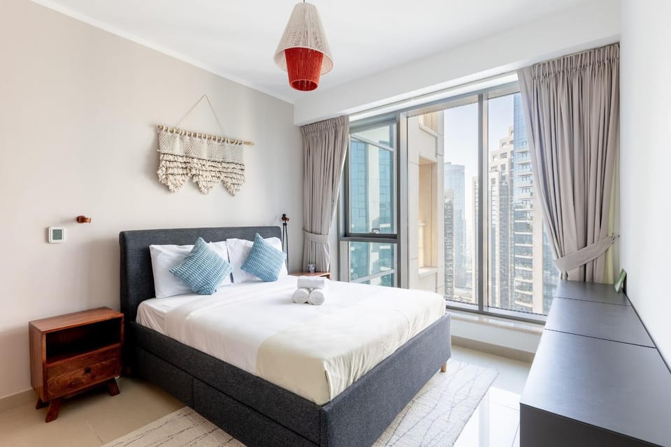 Elegant 2BR Balcony and Stunning Burj Views Apartment in Dubai