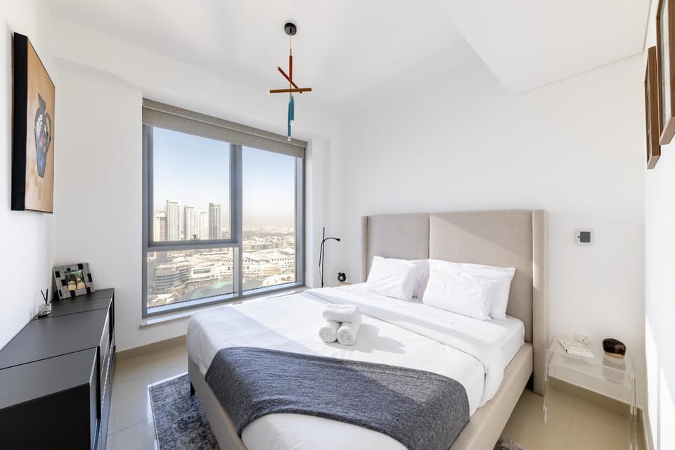 Elegant 2BR Balcony and Stunning Burj Views Apartment in Dubai