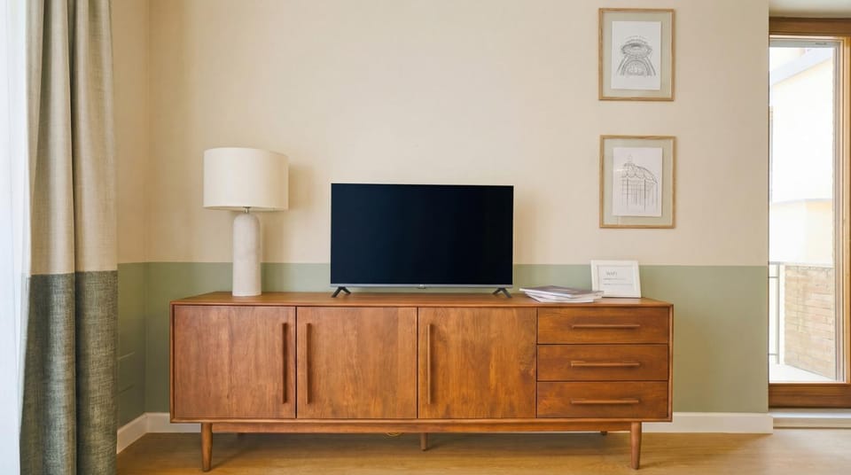 Communal lounge/ TV room